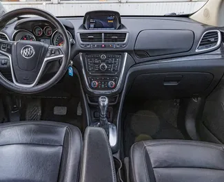 Wynajmij Buick Encore 2015 w Gruzji. Paliwo: Benzyna. Moc: 138 KM ➤ Koszt od 115 GEL za dobę.