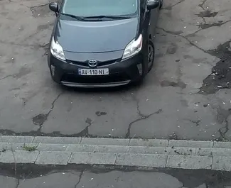 Toyota Prius 2014 do wynajęcia w Kutaisi. Limit przebiegu nieograniczony.