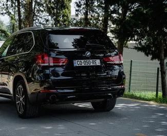 Wynajmij BMW X5 2015 w Gruzji. Paliwo: Benzyna. Moc: 310 KM ➤ Koszt od 227 GEL za dobę.