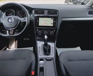 Wynajmij Volkswagen Golf 7 2019 w Czarnogórze. Paliwo: Diesel. Moc: 130 KM ➤ Koszt od 36 EUR za dobę.