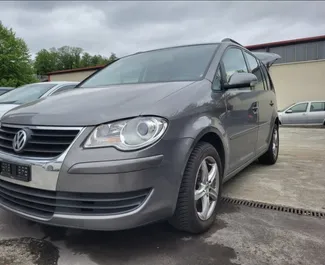 Wypożyczalnia Volkswagen Touran na lotnisku w Tiranie, Albania ✓ Nr 10084. ✓ Skrzynia Manualna ✓ Opinii: 1.