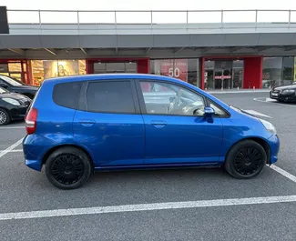 Wynajem samochodu Honda Jazz nr 10091 (Automatyczna) na lotnisku w Tiranie, z silnikiem 1,4l. Benzyna ➤ Bezpośrednio od Kristi w Albanii.