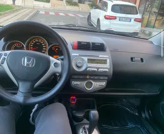 Honda Jazz 2008 – wynajem od właścicieli na lotnisku w Tiranie (Albania).