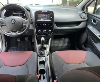 Renault Clio 4 – samochód kategorii Ekonomiczny na wynajem w Czarnogórze ✓ Depozyt 100 EUR ✓ Ubezpieczenie: OC, SCDW, Pasażerowie, Zagranica, Młody.