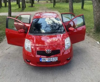 Wynajem samochodu Toyota Yaris nr 10246 (Automatyczna) w Budvie, z silnikiem 1,3l. Benzyna ➤ Bezpośrednio od Filip w Czarnogórze.