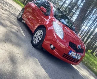 Wynajmij Toyota Yaris 2009 w Czarnogórze. Paliwo: Benzyna. Moc: 65 KM ➤ Koszt od 35 EUR za dobę.