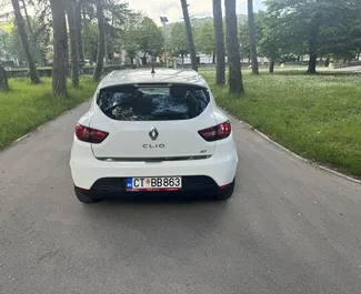 Wynajmij Renault Clio 4 2015 w Czarnogórze. Paliwo: Diesel. Moc: 75 KM ➤ Koszt od 35 EUR za dobę.