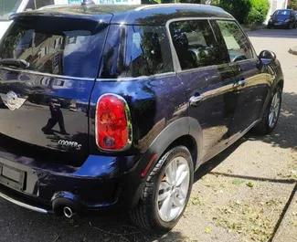 Wynajem samochodu Mini Countryman Cooper S nr 9991 (Manualna) na lotnisku w Tiranie, z silnikiem 1,6l. Benzyna ➤ Bezpośrednio od Begi w Albanii.