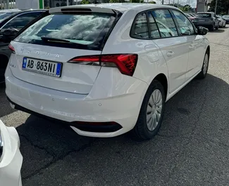 Wynajmij Skoda Scala 2024 w Albanii. Paliwo: Benzyna. Moc: 100 KM ➤ Koszt od 45 EUR za dobę.