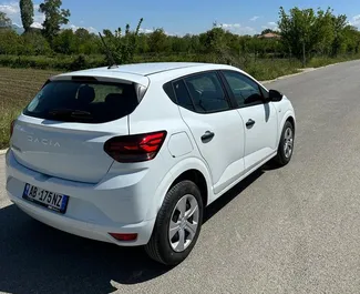 Wynajem samochodu Dacia Sandero nr 10075 (Manualna) na lotnisku w Tiranie, z silnikiem 1,0l. Benzyna ➤ Bezpośrednio od Marenglen w Albanii.