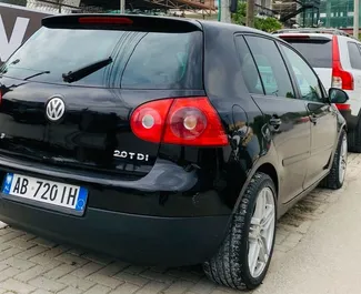 Wynajmij Volkswagen Golf 5 2007 w Albanii. Paliwo: Diesel. Moc: 160 KM ➤ Koszt od 33 EUR za dobę.