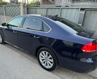 Wynajmij Volkswagen Passat 2012 w Albanii. Paliwo: Diesel. Moc: 147 KM ➤ Koszt od 23 EUR za dobę.