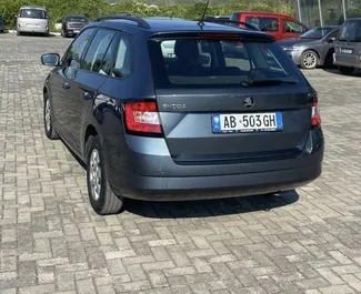 Wynajmij Skoda Fabia Combi 2018 w Albanii. Paliwo: Diesel. Moc: 140 KM ➤ Koszt od 30 EUR za dobę.