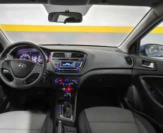 Wynajmij Hyundai i20 2017 w Czarnogórze. Paliwo: Benzyna. Moc: 100 KM ➤ Koszt od 29 EUR za dobę.