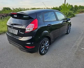 Wynajmij Ford Fiesta 2017 w Grecji. Paliwo: Diesel. Moc: 120 KM ➤ Koszt od 35 EUR za dobę.