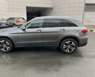 Wynajmij Mercedes-Benz GLC-Class 2020 na Cyprze. Paliwo: Benzyna. Moc: 197 KM ➤ Koszt od 200 EUR za dobę.