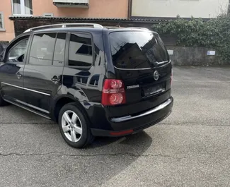 Wynajem samochodu Volkswagen Touran nr 10497 (Automatyczna) w Tiranie, z silnikiem 2,0l. Diesel ➤ Bezpośrednio od Fation w Albanii.