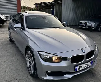 Wynajmij BMW 320d 2014 w Albanii. Paliwo: Diesel. Moc: 210 KM ➤ Koszt od 35 EUR za dobę.