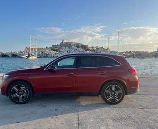 Wynajmij Mercedes-Benz GLC-Class 2023 w Hiszpanii. Paliwo: Diesel. Moc: 197 KM ➤ Koszt od 110 EUR za dobę.