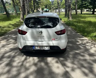 Renault Clio 4 – samochód kategorii Ekonomiczny na wynajem w Czarnogórze ✓ Depozyt 100 EUR ✓ Ubezpieczenie: OC, Pasażerowie, Zagranica, Młody.