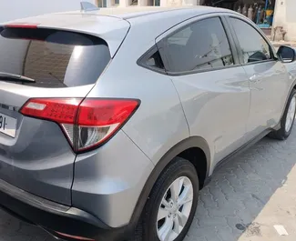 Wynajmij Honda HR-V 2021 w ZEA. Paliwo: Benzyna. Moc: 150 KM ➤ Koszt od 120 AED za dobę.