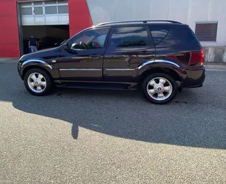 Wynajmij SsangYong Rexton 2006 w Albanii. Paliwo: Diesel. Moc: 130 KM ➤ Koszt od 25 EUR za dobę.