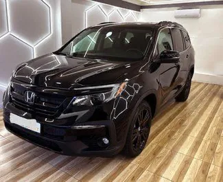 Wynajmij Honda Pilot 2021 w Armenii. Paliwo: Benzyna. Moc: 280 KM ➤ Koszt od 105 USD za dobę.