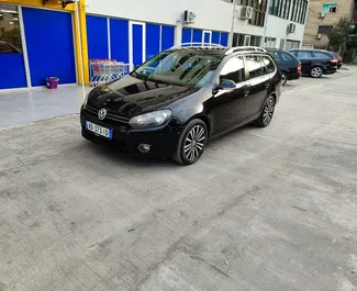 Wynajmij Volkswagen Golf Variant 2010 w Albanii. Paliwo: Diesel. Moc: 105 KM ➤ Koszt od 25 EUR za dobę.