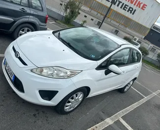 Wynajmij Ford Fiesta 2011 w Albanii. Paliwo: Benzyna. Moc: 134 KM ➤ Koszt od 23 EUR za dobę.