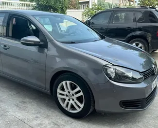 Wynajmij Volkswagen Golf 6 2010 w Albanii. Paliwo: Benzyna. Moc: 120 KM ➤ Koszt od 23 EUR za dobę.