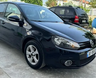 Wynajmij Volkswagen Golf 6 2010 w Albanii. Paliwo: Benzyna. Moc: 120 KM ➤ Koszt od 23 EUR za dobę.