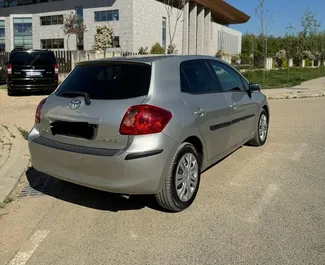 Wynajmij Toyota Auris 2008 w Albanii. Paliwo: Benzyna. Moc: 100 KM ➤ Koszt od 38 EUR za dobę.