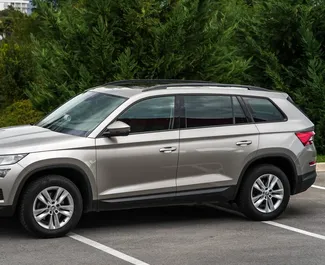 Wynajmij Skoda Kodiaq 2018 w Czarnogórze. Paliwo: Diesel. Moc: 140 KM ➤ Koszt od 54 EUR za dobę.