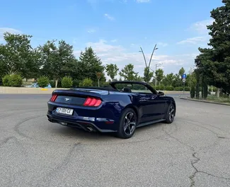 Ford Mustang Cabrio 2020 do wynajęcia w Tbilisi. Limit przebiegu 200 km/dzień.