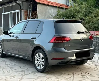 Wynajmij Volkswagen Golf 7 2019 w Czarnogórze. Paliwo: Diesel. Moc: 120 KM ➤ Koszt od 48 EUR za dobę.