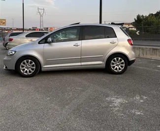 Wynajmij Volkswagen Golf Plus 2007 w Albanii. Paliwo: Diesel. Moc: 104 KM ➤ Koszt od 30 EUR za dobę.