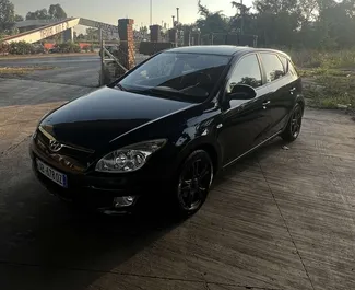 Wynajmij Hyundai i30 2010 w Albanii. Paliwo: Diesel. Moc: 80 KM ➤ Koszt od 28 EUR za dobę.