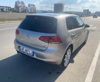 Wynajmij Volkswagen Golf 7 2015 w Albanii. Paliwo: Diesel. Moc: 110 KM ➤ Koszt od 30 EUR za dobę.