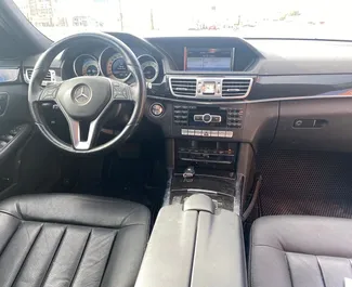 Mercedes-Benz E-Class – samochód kategorii Premium na wynajem w Albanii ✓ Depozyt 300 EUR ✓ Ubezpieczenie: CDW, SCDW, Zagranica, Młody.