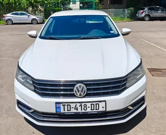 Wynajem samochodu Volkswagen Passat nr 10703 (Automatyczna) na lotnisku w Kutaisi, z silnikiem 1,8l. Benzyna ➤ Bezpośrednio od Nika w Gruzji.