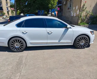 Volkswagen Passat – samochód kategorii Komfort, Premium na wynajem w Gruzji ✓ Depozyt 250 GEL ✓ Ubezpieczenie: OC, CDW, SCDW, FDW, Pasażerowie, Od Kradzieży, Bez Depozytu.