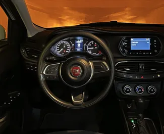 Fiat Egea Multijet 2024 do wynajęcia w Stambule. Limit przebiegu 200 km/dzień.