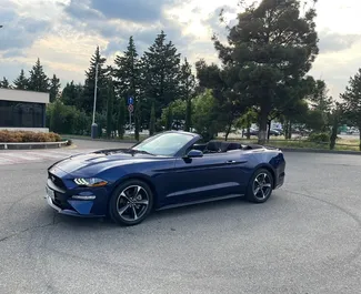 Wynajmij Ford Mustang Cabrio 2020 w Gruzji. Paliwo: Benzyna. Moc: 318 KM ➤ Koszt od 215 GEL za dobę.