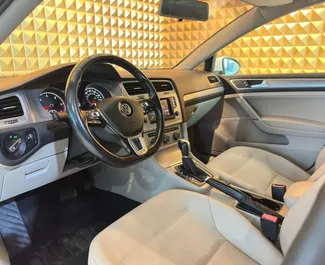 Wynajmij Volkswagen Golf 7 2015 w Albanii. Paliwo: Diesel. Moc: 148 KM ➤ Koszt od 40 EUR za dobę.