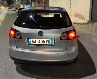 Wynajmij Volkswagen Golf Plus 2009 w Albanii. Paliwo: Diesel. Moc: 140 KM ➤ Koszt od 25 EUR za dobę.