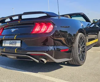 Ford Mustang Coupe 2022 do wynajęcia w Dubaju. Limit przebiegu 200 km/dzień.