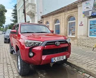 Toyota 4 Runner – samochód kategorii Komfort, SUV na wynajem w Gruzji ✓ Depozyt 300 GEL ✓ Ubezpieczenie: OC, CDW, Od Kradzieży, Bez Depozytu.