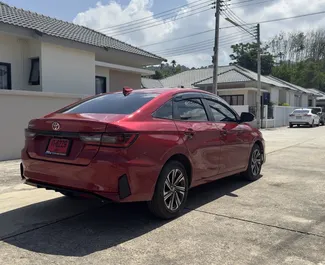 Wynajmij Toyota Yaris Ativ 2024 w Tajlandii. Paliwo: Benzyna. Moc: 94 KM ➤ Koszt od 600 THB za dobę.