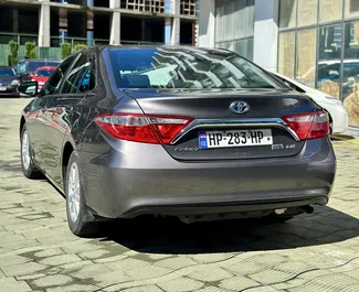 Toyota Camry – samochód kategorii Komfort, Premium na wynajem w Gruzji ✓ Depozyt 250 GEL ✓ Ubezpieczenie: OC, SCDW, Od Kradzieży.