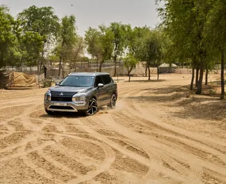 Wynajmij Mitsubishi Outlander 2024 w ZEA. Paliwo: Benzyna. Moc: 196 KM ➤ Koszt od 240 AED za dobę.